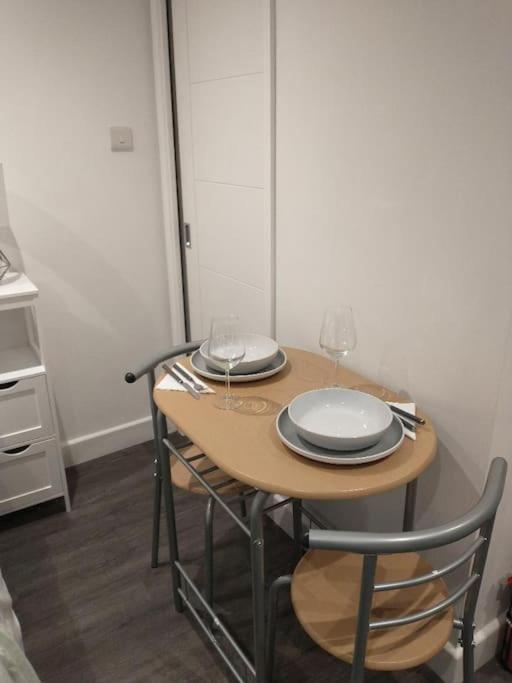 Cosy Garden Studio Room Minimum Two Night Booking 布赖顿 外观 照片