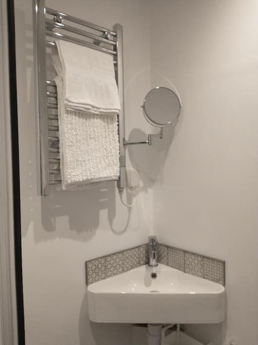 Cosy Garden Studio Room Minimum Two Night Booking 布赖顿 外观 照片