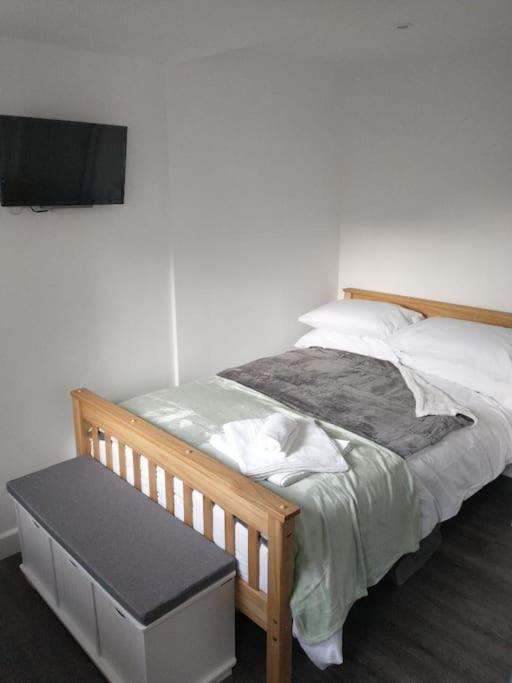 Cosy Garden Studio Room Minimum Two Night Booking 布赖顿 外观 照片