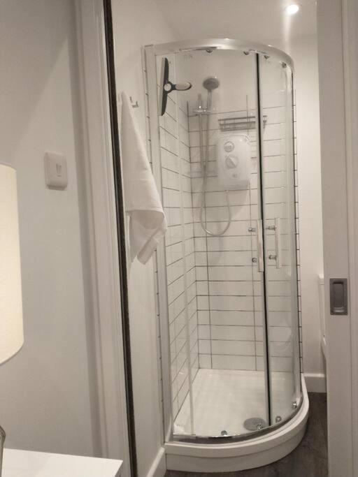 Cosy Garden Studio Room Minimum Two Night Booking 布赖顿 外观 照片