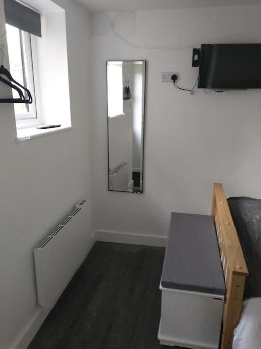 Cosy Garden Studio Room Minimum Two Night Booking 布赖顿 外观 照片