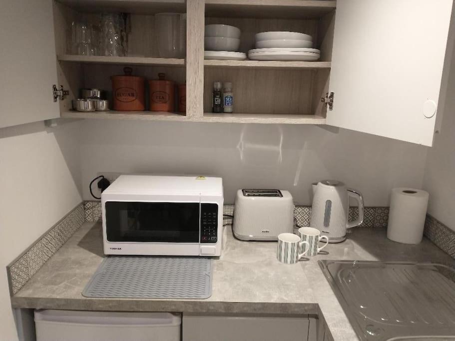 Cosy Garden Studio Room Minimum Two Night Booking 布赖顿 外观 照片