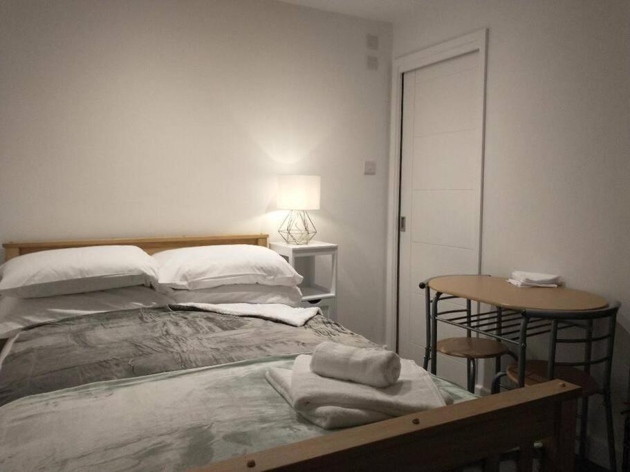 Cosy Garden Studio Room Minimum Two Night Booking 布赖顿 外观 照片